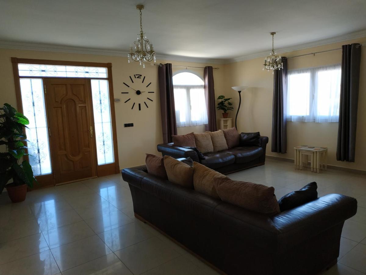 Villa Casa Del Sol 3 Bedroom Villa With Private Solar Covered 12M X 6M Pool Minimum Stay 7 Nights Chromecast And Wifi Throughout The Property Triquivijate Exteriör bild