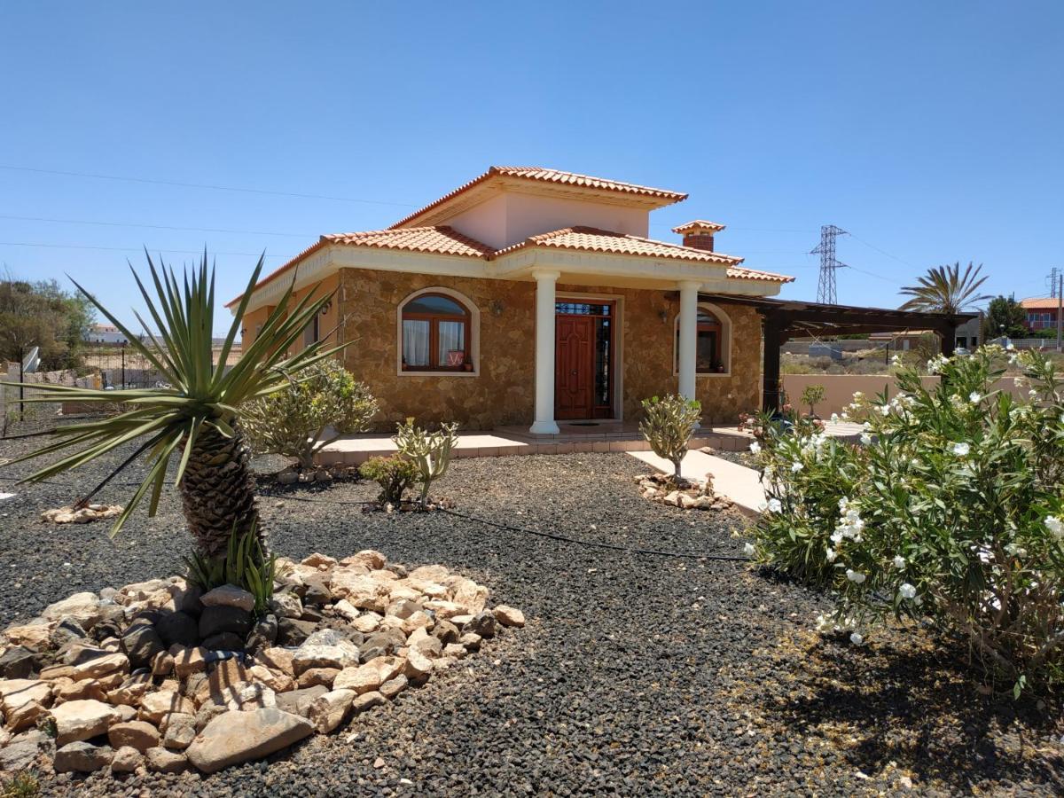 Villa Casa Del Sol 3 Bedroom Villa With Private Solar Covered 12M X 6M Pool Minimum Stay 7 Nights Chromecast And Wifi Throughout The Property Triquivijate Exteriör bild