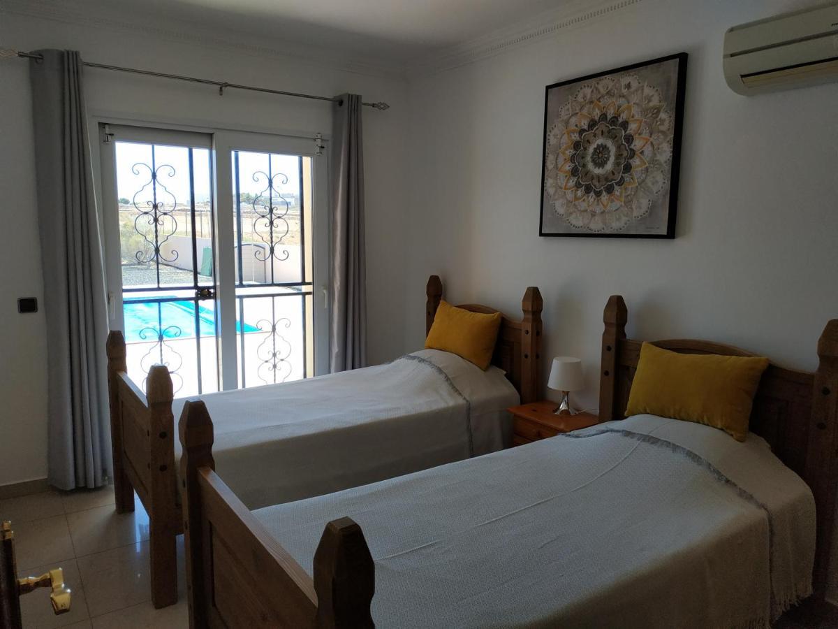 Villa Casa Del Sol 3 Bedroom Villa With Private Solar Covered 12M X 6M Pool Minimum Stay 7 Nights Chromecast And Wifi Throughout The Property Triquivijate Exteriör bild
