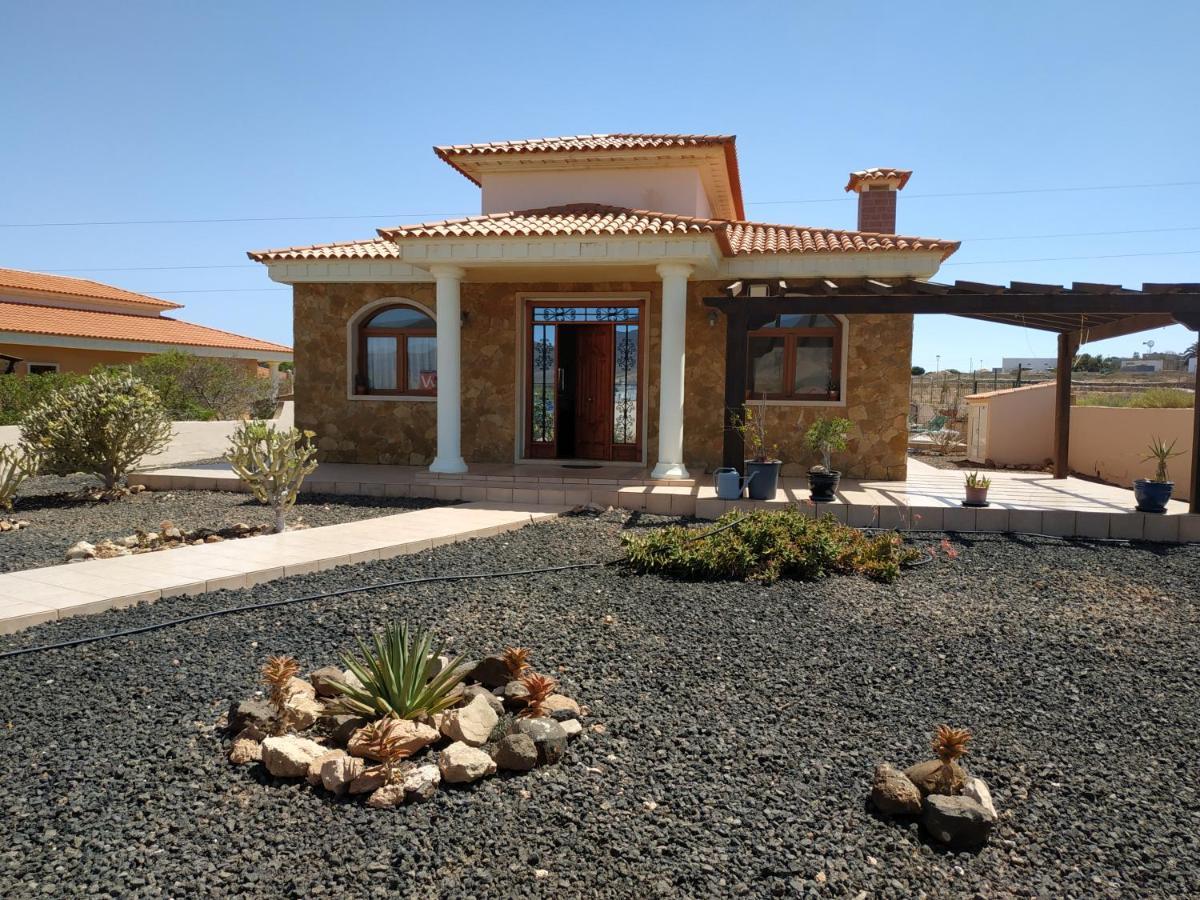 Villa Casa Del Sol 3 Bedroom Villa With Private Solar Covered 12M X 6M Pool Minimum Stay 7 Nights Chromecast And Wifi Throughout The Property Triquivijate Exteriör bild