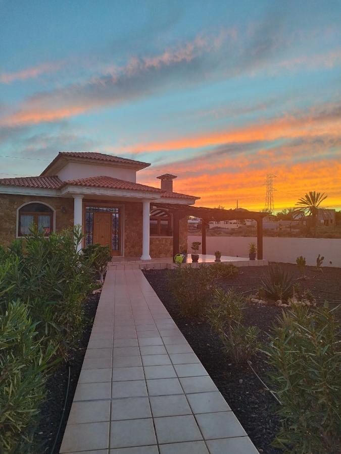 Villa Casa Del Sol 3 Bedroom Villa With Private Solar Covered 12M X 6M Pool Minimum Stay 7 Nights Chromecast And Wifi Throughout The Property Triquivijate Exteriör bild