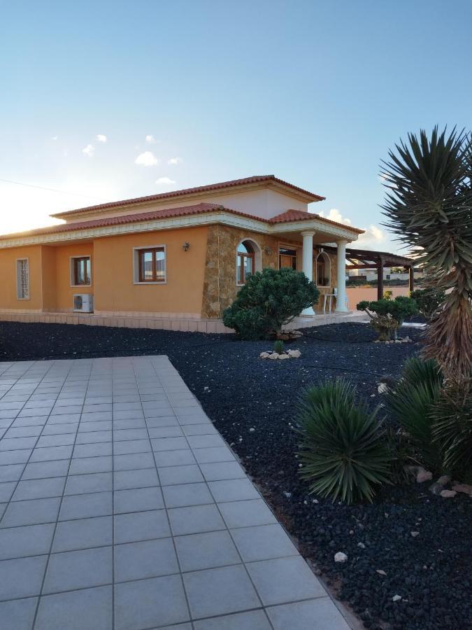 Villa Casa Del Sol 3 Bedroom Villa With Private Solar Covered 12M X 6M Pool Minimum Stay 7 Nights Chromecast And Wifi Throughout The Property Triquivijate Exteriör bild